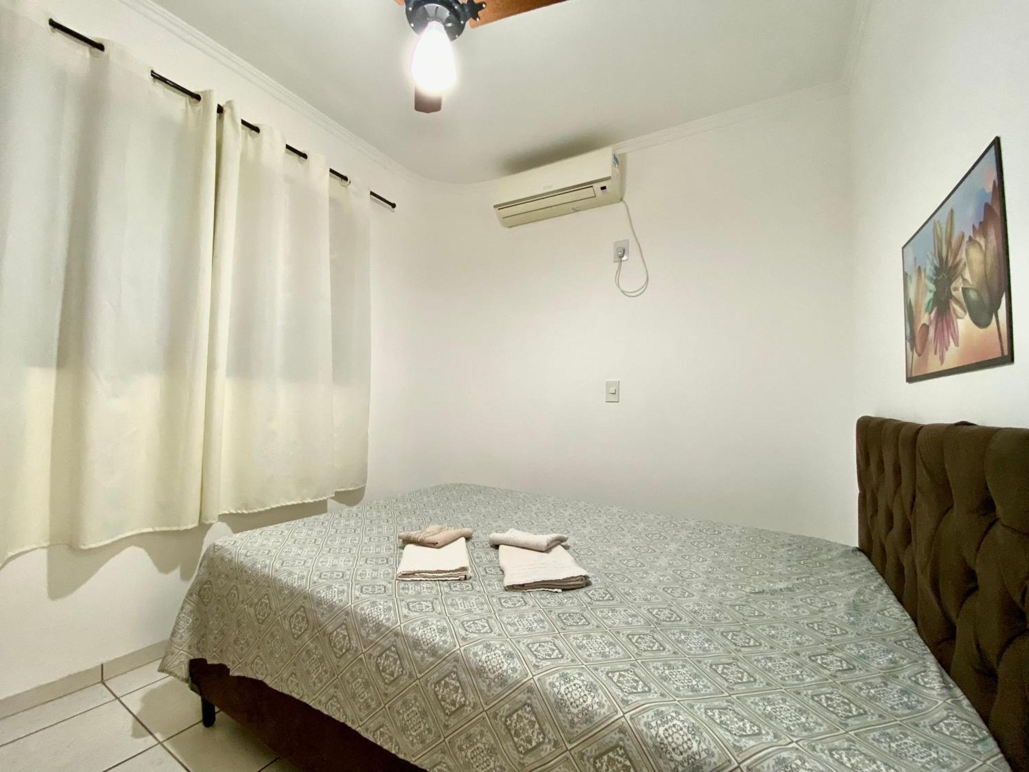 Apto No Centro Perto Do Shopping Com 2 Quartos De Casal Arcond Wifi Fibra Homeoffice E Garagem Em ドウラドス エクステリア 写真